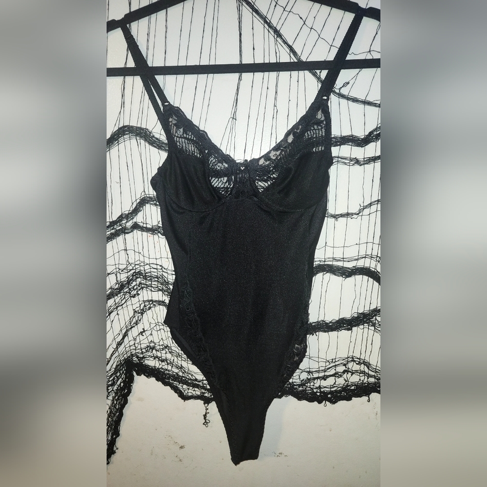 ✨️Vintage Black Lace Bodysuit 🖤